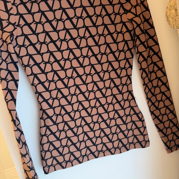 Top - Picture 2 of 3